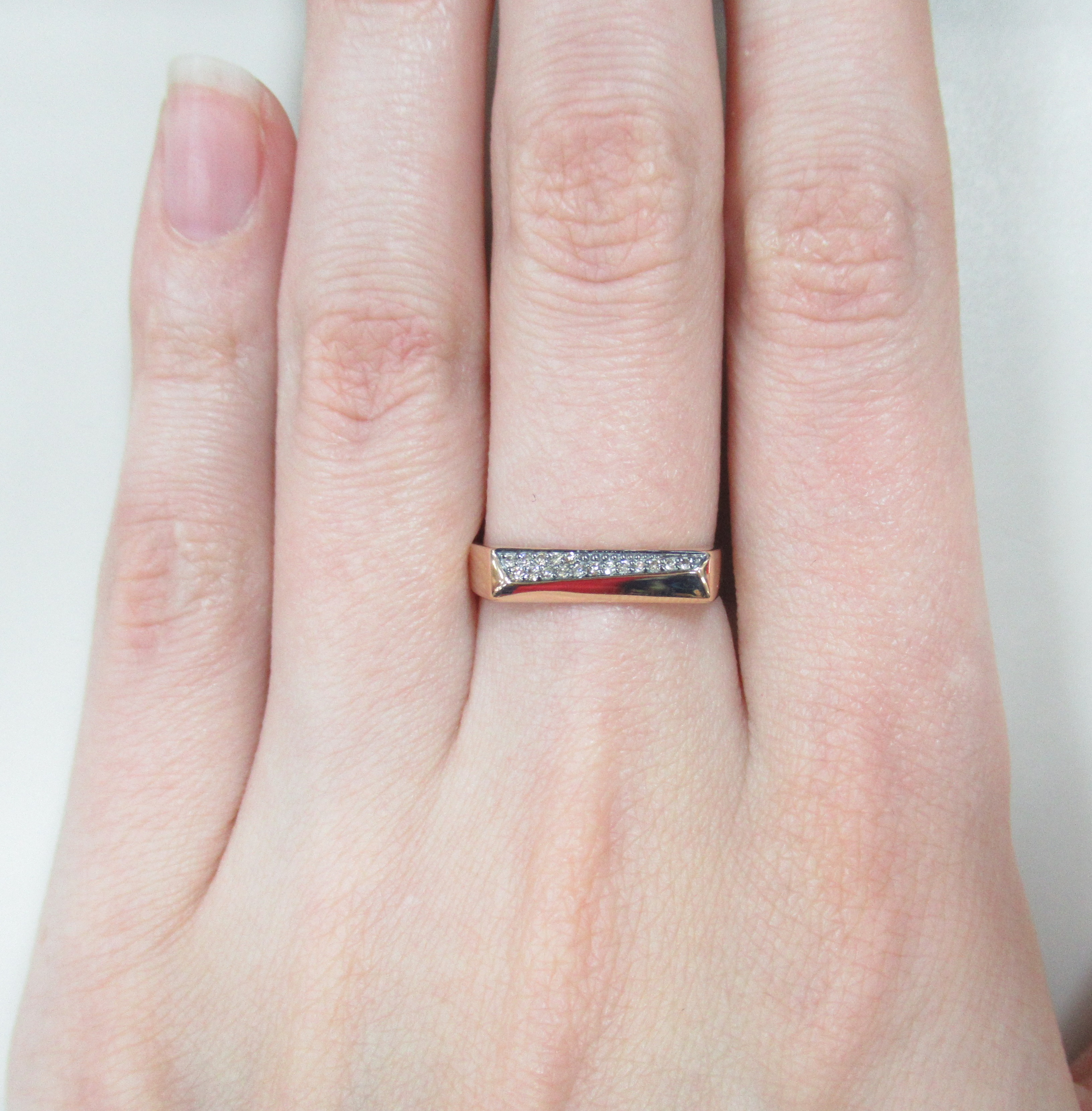 Кольцо из золота с коньячными бриллиантами